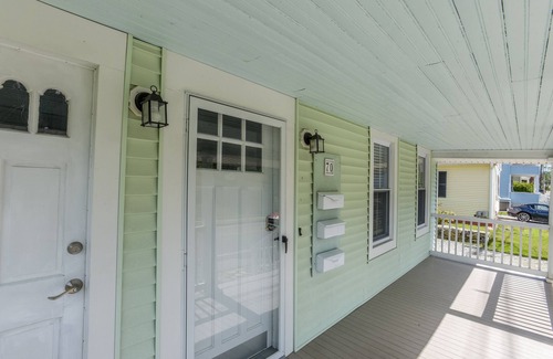 Mystic - New London Apartment | Downtown Mystic Renovated & Comfortable Apartment