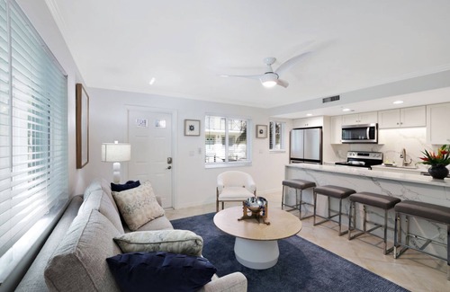 Old Naples Condo | Downtown Naples Beach Condo, Half block from Famous 5th Ave