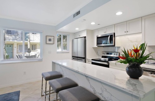 Old Naples Condo | Downtown Naples Beach Condo, Half block from Famous 5th Ave