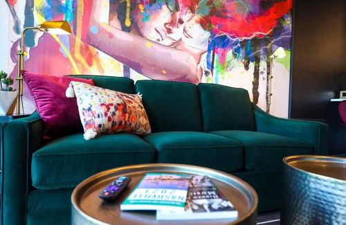 Rolling Mill Hill House | Downtown Nash 1mi to Broadway 4 beds Sleeps 6