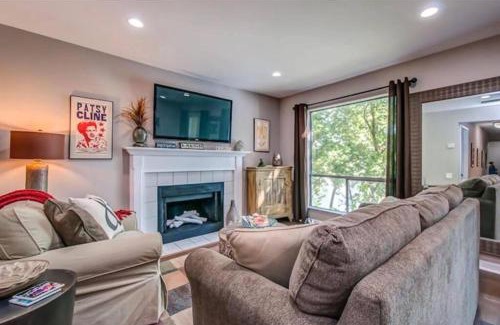 North Capitol Apartment | Downtown Nashville Covered Parking unit 1014