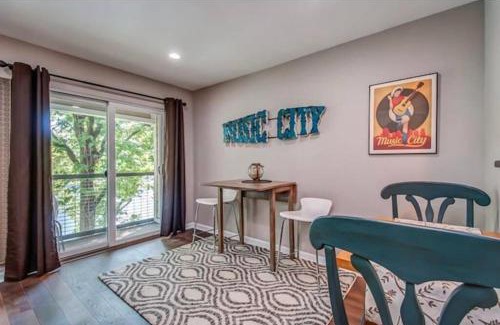 North Capitol Apartment | Downtown Nashville Covered Parking unit 1014
