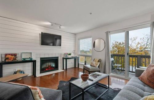 North Capitol Apartment | Downtown Nashville Riverfront unit 790