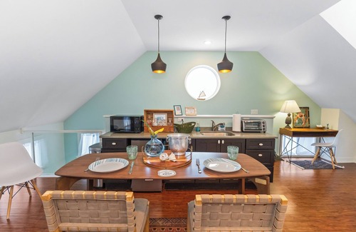 New Buffalo Apartment | Downtown New Buffalo Studio, Walk to Everything!