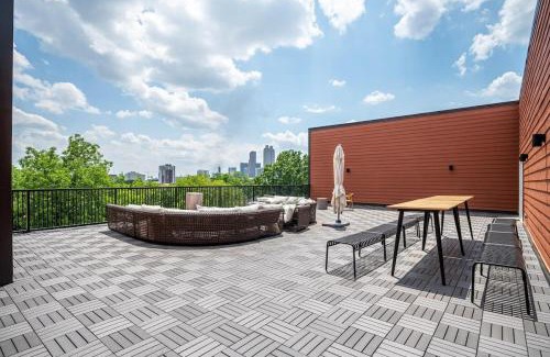 Old Fourth Ward House | Downtown New-Built Roof-top balcony City View 525Pkwy