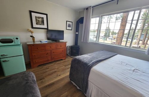 Mammoth Lakes Bed & Breakfast | Downtown-NO CLEANING FEE+Hot Breakfast