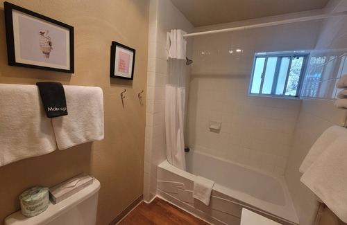 Mammoth Lakes Bed & Breakfast | Downtown-NO CLEANING FEE+Hot Breakfast