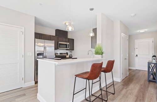 Newark Apartment | Downtown NWK 1BR- Free Parking Easy NYC Access