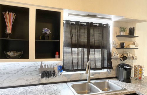 Twin Falls House | Downtown oasis. Abundance of Entertainment & Amenities Hot Tub King Bed