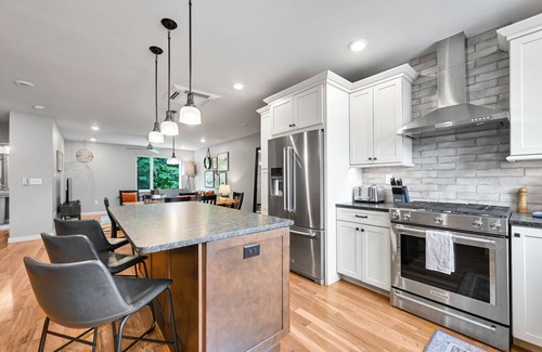 Asheville Villa | Downtown Oasis – Rooftop Terrace, Elevator & Sauna Access