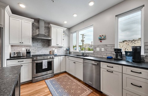 Asheville Villa | Downtown Oasis – Rooftop Terrace, Elevator & Sauna Access