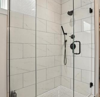 Buena Vista House | Downtown Oasis Sleeps 12 and 1 and a half miles to Broadway