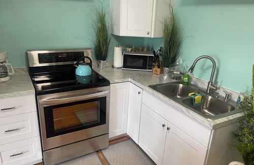Southside House | Downtown Oasis: 2 BR Near Beach