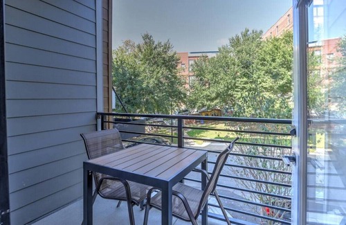 Kenilworth Condo | Downtown Open Concept with Balcony