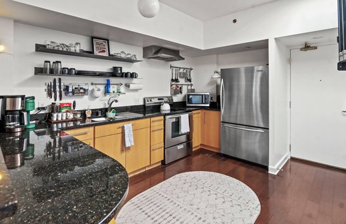 Downtown Louisville Condo | Downtown Penthouse Loft with Roof Patio and free parking