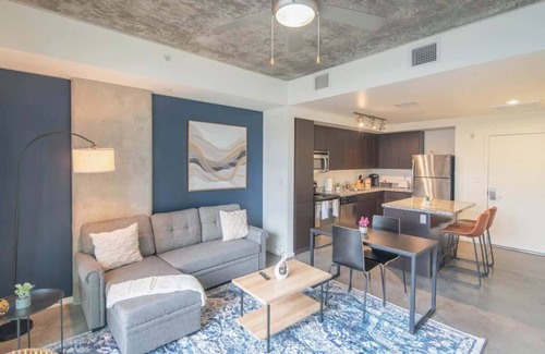 Evans Churchill Apartment | Downtown PHX Apartment with Pool + Gym+Parking+W/D