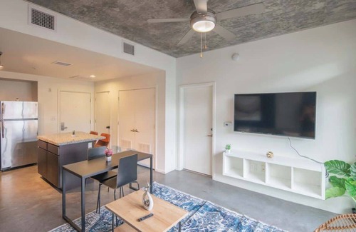 Evans Churchill Apartment | Downtown PHX Apartment with Pool + Gym+Parking+W/D