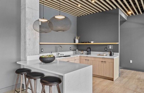 The Gulch Condo | Downtown Pool and Walk to Broadway!- Luxury Downtown Nashville Suite