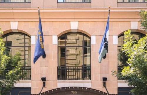 Downtown Portland Apartment | Downtown Portland, Comfy Bed + Many Hotel Perks!