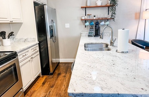 Downtown House | Downtown Raleigh 3 Bedroom Bungalow