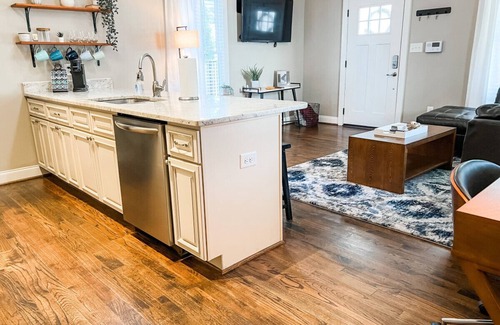 Downtown House | Downtown Raleigh 3 Bedroom Bungalow