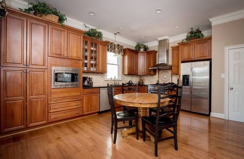 Downtown House | Downtown Raleigh Historic Neighborhood, 5 en-suite Bed & Bath