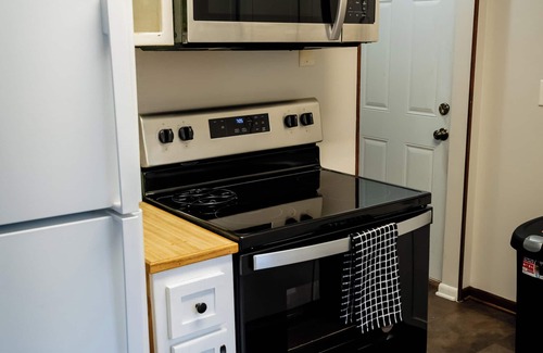 Rochester House | Downtown rambler. 2 bed, 1 bath, office & fence.