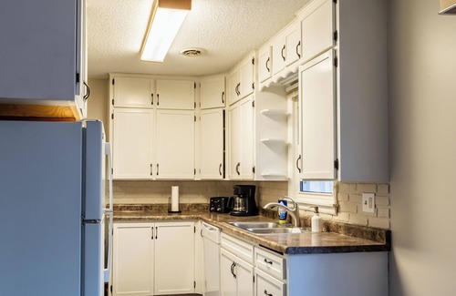 Rochester House | Downtown rambler. 2 bed, 1 bath, office & fence.