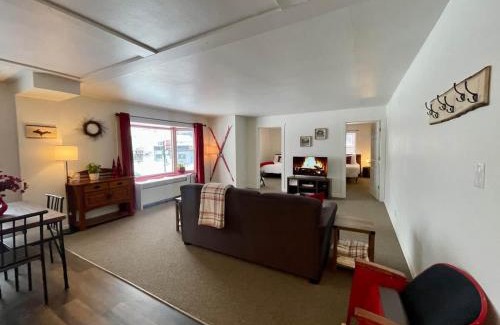 Ironwood House | Downtown Red Room at Villages on Aurora
