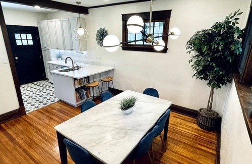 Des Moines House | Downtown Renovated Beautynn