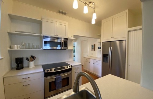 Laurel Park House | Downtown renovated classic in historic district; walk to all