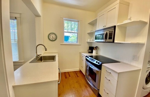 Laurel Park House | Downtown renovated classic in historic district; walk to all