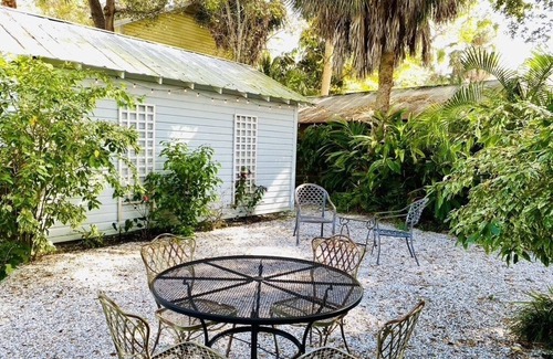 Laurel Park House | Downtown renovated classic in historic district; walk to all