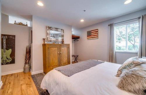North Capitol Apartment | Downtown Riverfront Condo unit 780