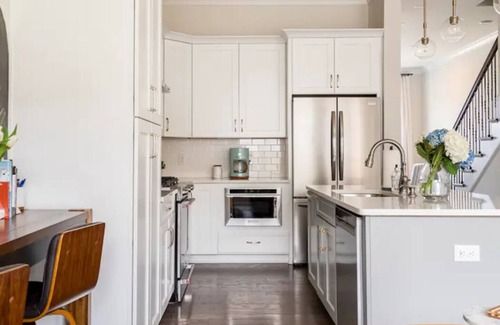 Hitch Village - Fred Wessels Homes House | Downtown Riverfront Luxury Townhome