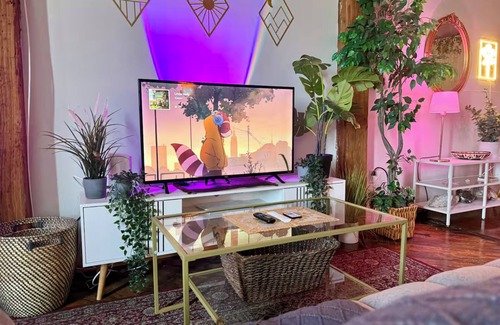 Detroit Apartment | Downtown: River’s Edge Industrial Loft