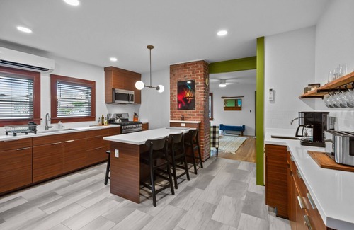 Washington House | Downtown - Riverview - Short walk to Restaurants, Shops and Parks.