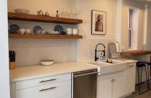 Bloomingdale House | Downtown rowhome 3 bed 2.5 bath