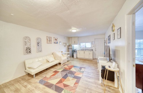 Downtown San Antonio House | Downtown San Antonio Timber Loft, 2 bedroom, AC, WiFi, Private Parking !