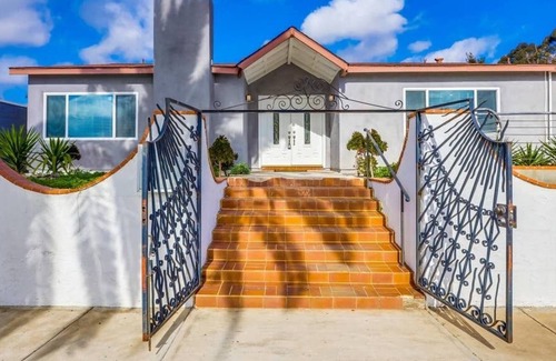 Grant Hill Apartment | Downtown San Diego | King bed | Pool and Hot Tub
