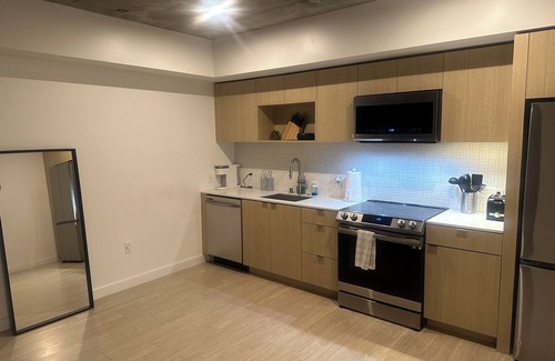 Mission District Apartment | Downtown San Francisco apartment, steps to Bill Graham Civic Auditorium