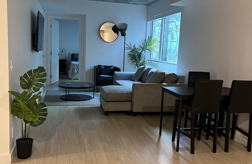 Mission District Apartment | Downtown San Francisco apartment, steps to Bill Graham Civic Auditorium
