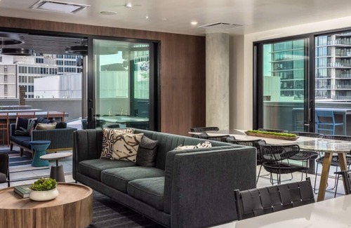 Mission District Apartment | Downtown San Francisco apartment, steps to Bill Graham Civic Auditorium