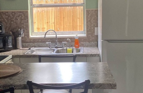 Downtown Apartment | Downtown Sarasota Apartment 2BR/2BA, Pet-Friendly close to LidoBeach & SiestaKey