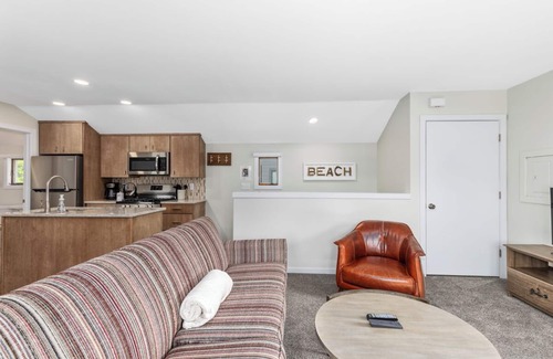 Saugatuck Condo | Downtown Saugatuck - Waterfront Condominium (Upper Level Unit)