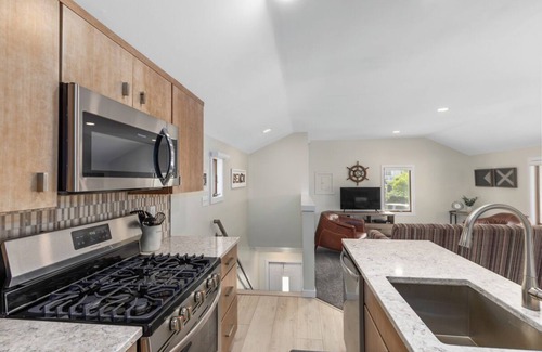 Saugatuck Condo | Downtown Saugatuck - Waterfront Condominium (Upper Level Unit)