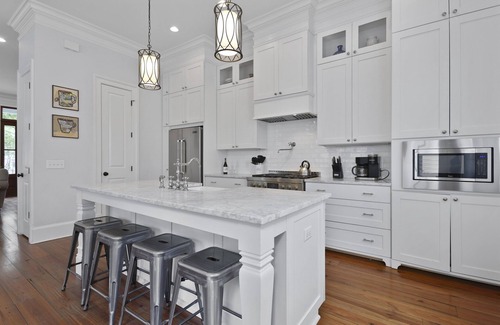 Savannah Victorian District House | Downtown Savannah, 3 bed 2.5 bath townhome, Steps from Forsyth Park, Sleeps 6