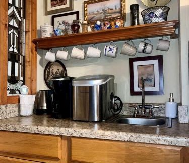 Eureka Springs Historic District House | Downtown Secret Garden Piedmont