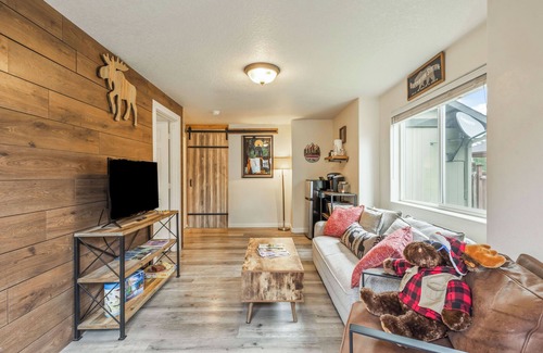 Sisters House | Downtown Sisters Suite - HOT TUB - Dog Friendly