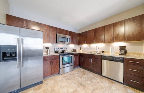 Downtown Pittsburgh Apartment | Downtown Sky High Luxury - 10TH FLOOR - PRIME LOCATION - Gym Terrace Roku